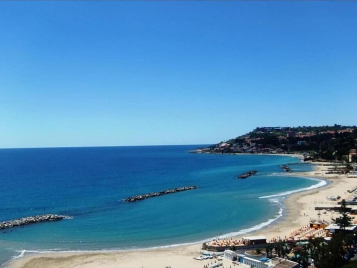Sweet Home Centro Paese 15min da Sanremo e mare Badalucco Exterior foto